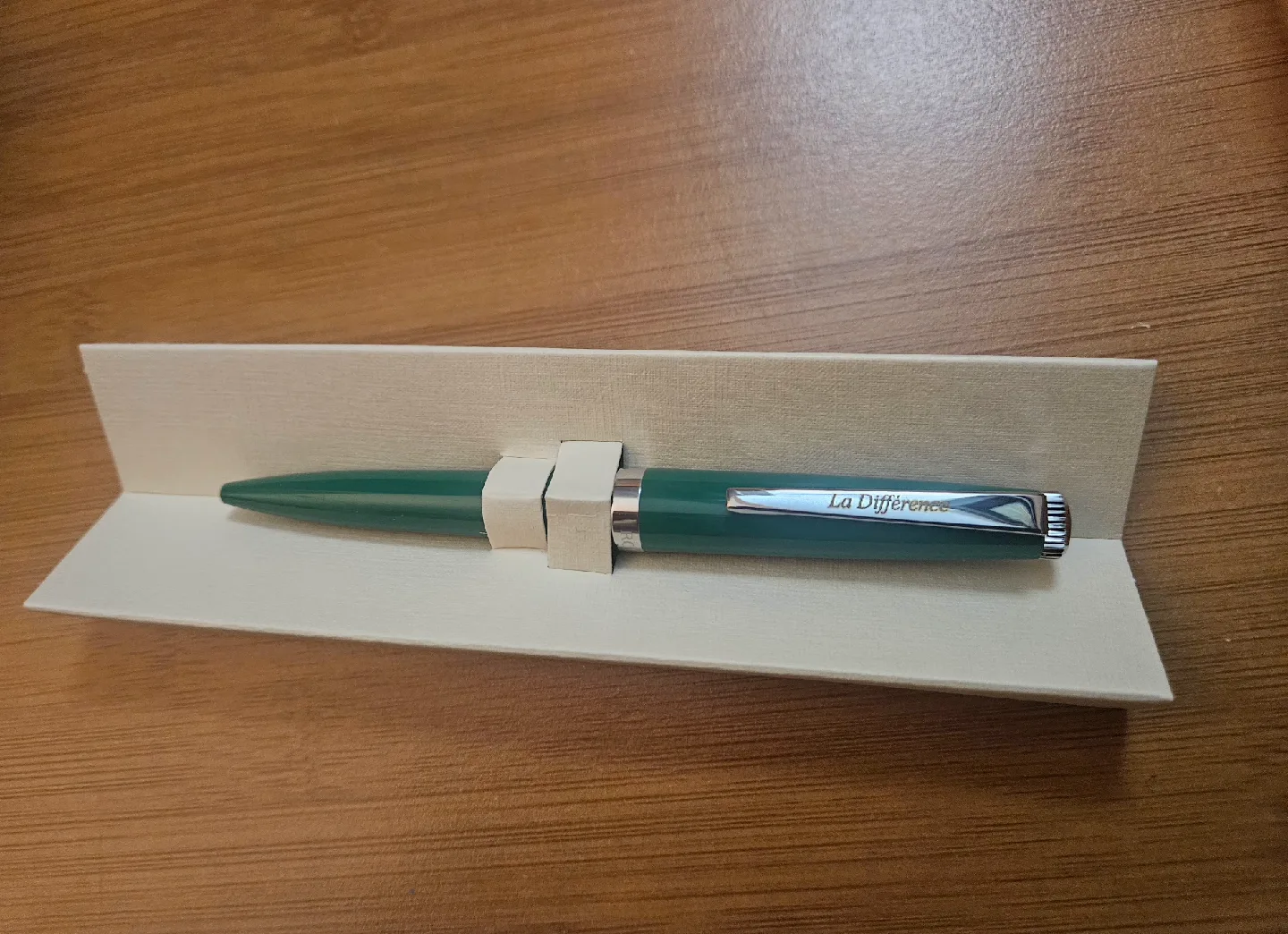 Rolex 'La Difference' Green Pen with Box image indicator(3)