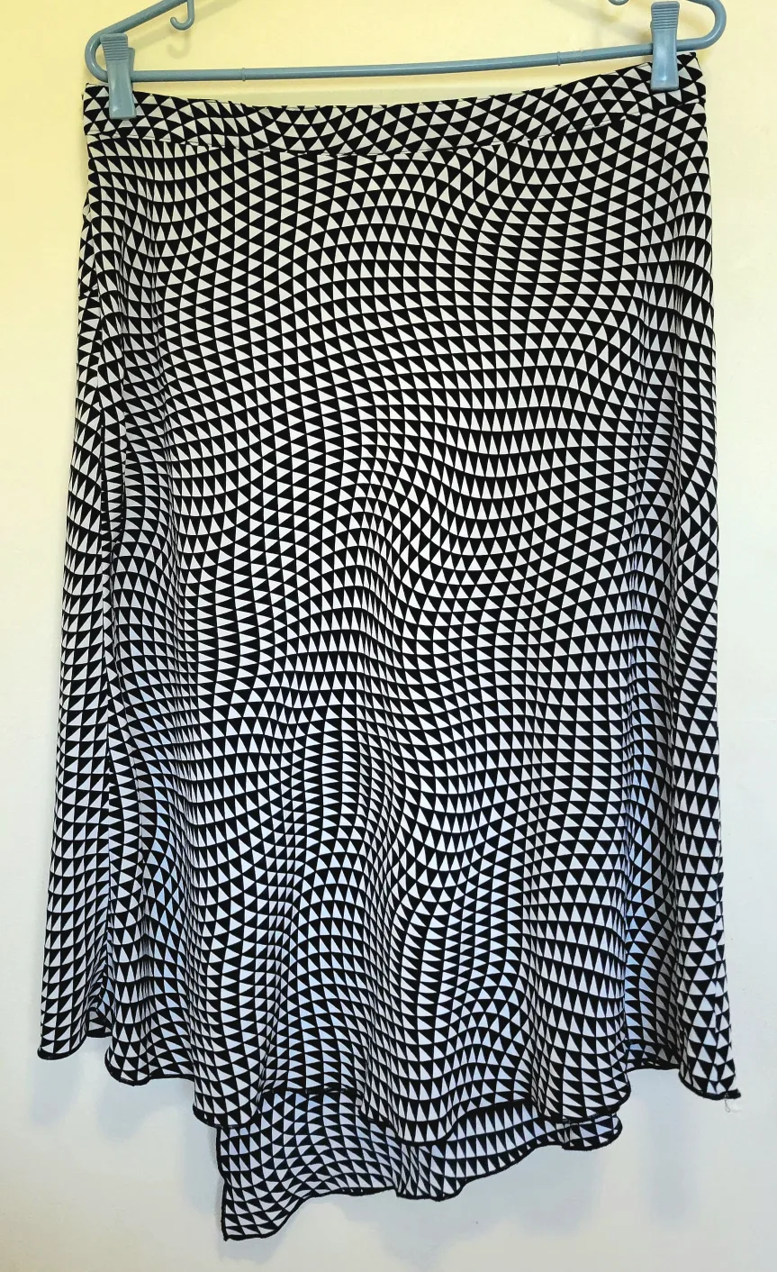 George - Black & White Skirt - Size 14 image indicator(2)