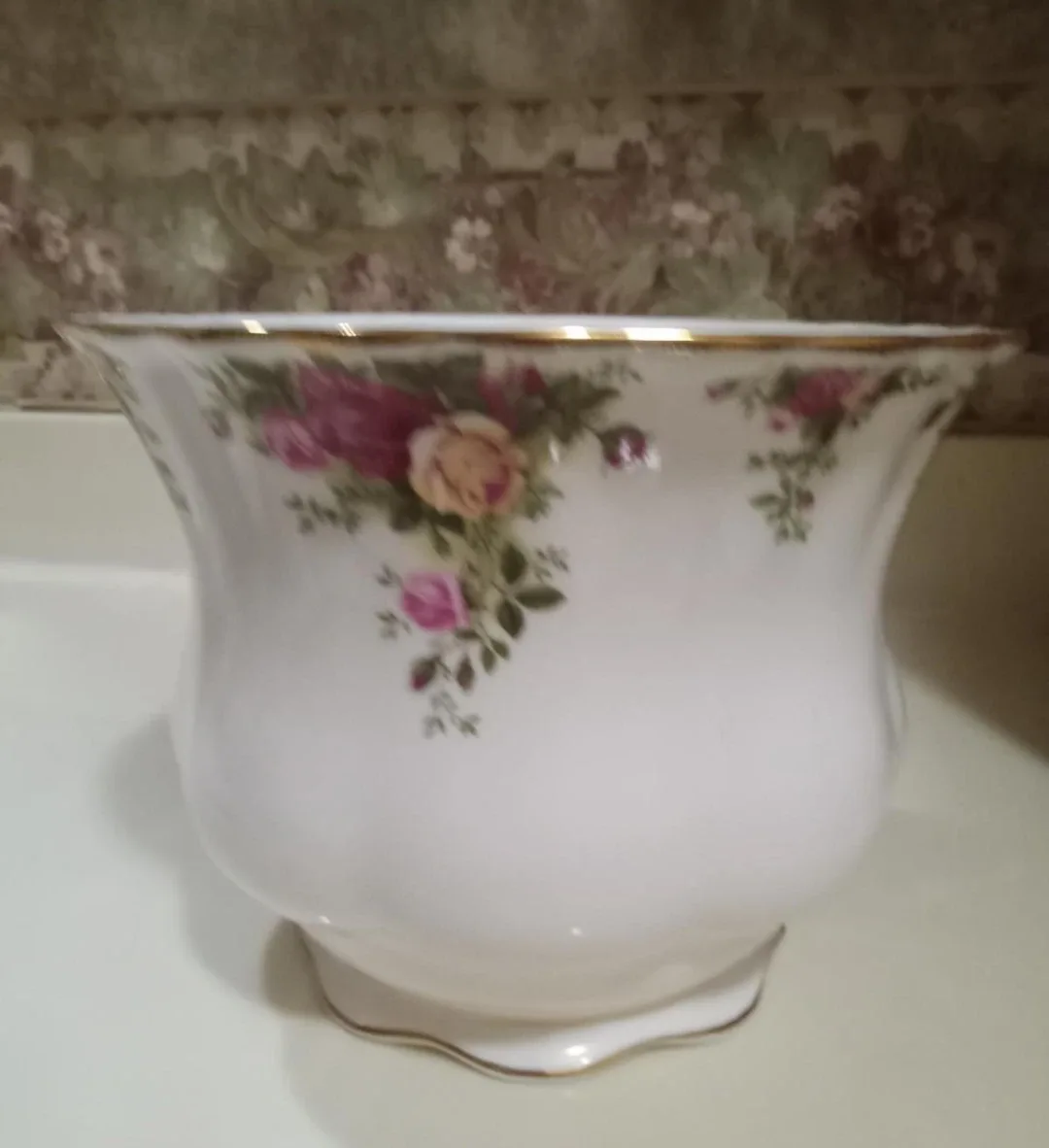 Royal Albert Old Country Roses Planter & Teapot thumbnail