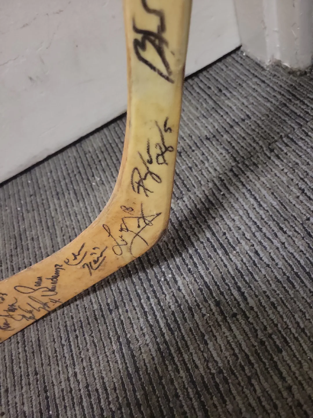 1995 London Knights Team Signed Hockey Stick image indicator(3)