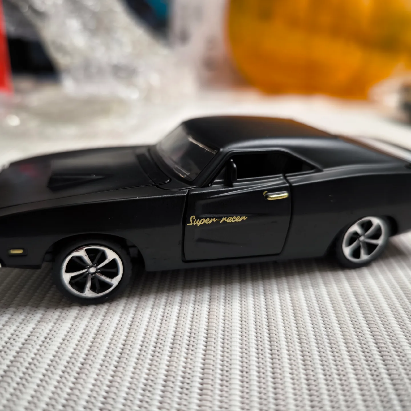 1:32 Dodge Charger Diecast thumbnail