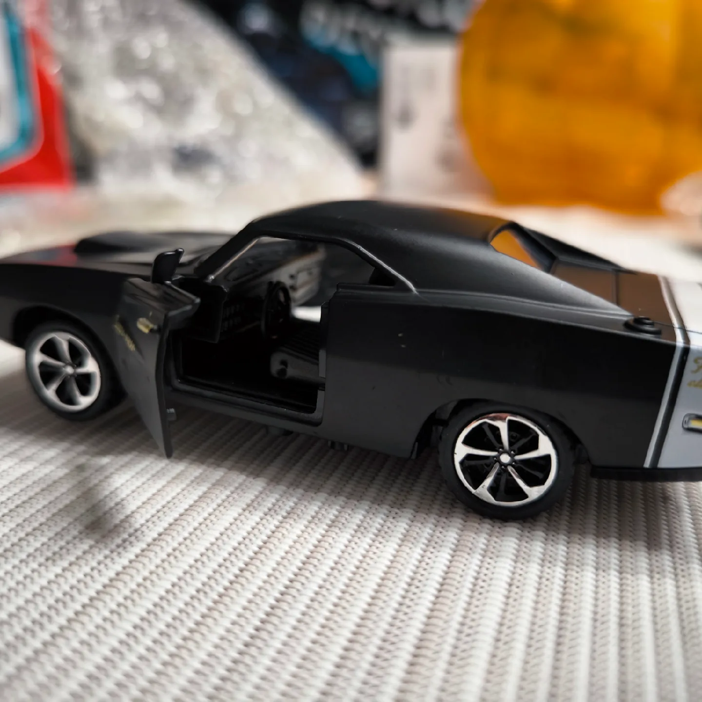 1:32 Dodge Charger Diecast image indicator(4)