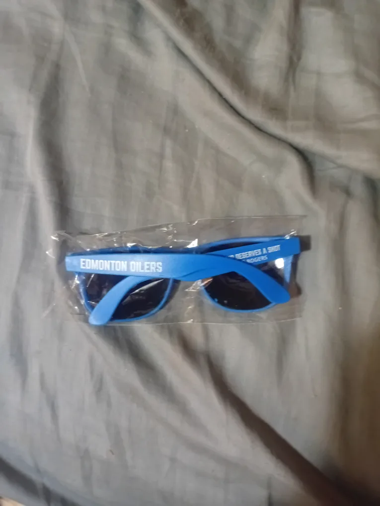 Edmonton Oilers Sunglasses - New in Package! image indicator(2)