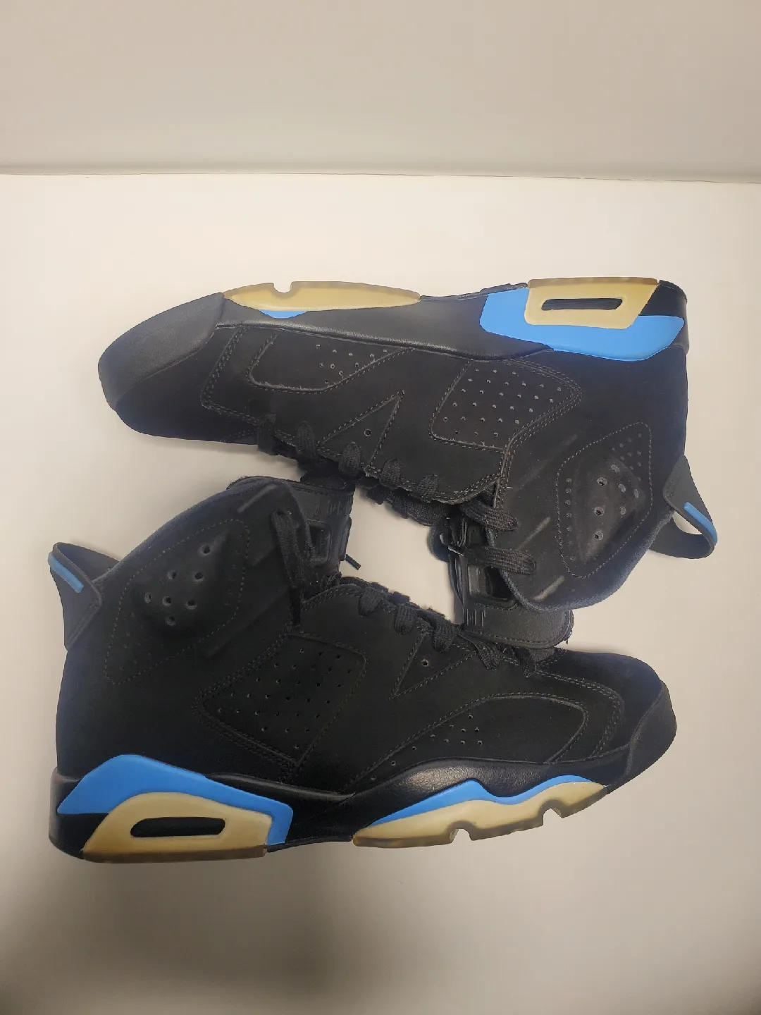 Men’s Jordan 6 Retro UNC 384664-006 Size 11.5 image indicator(3)