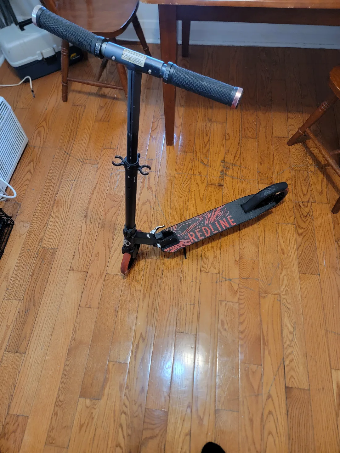 Redline Foldable Kick Scooter image indicator(2)