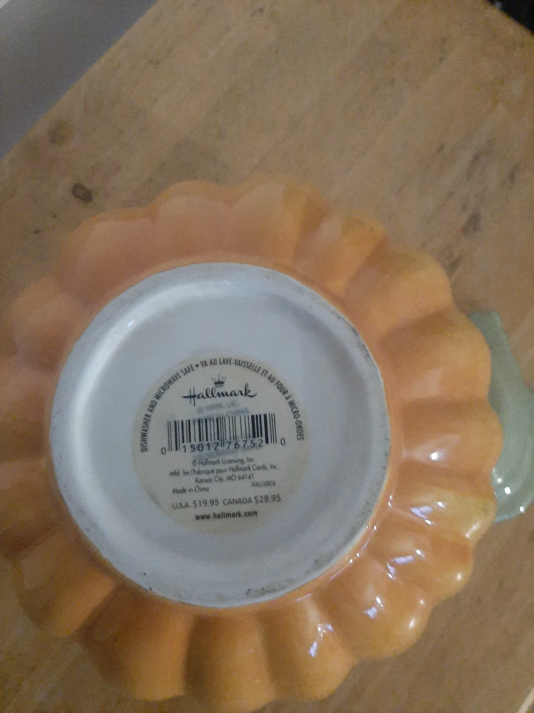 Yellow Ceramic Pumpkin Bowl with Leaf image indicator(4)