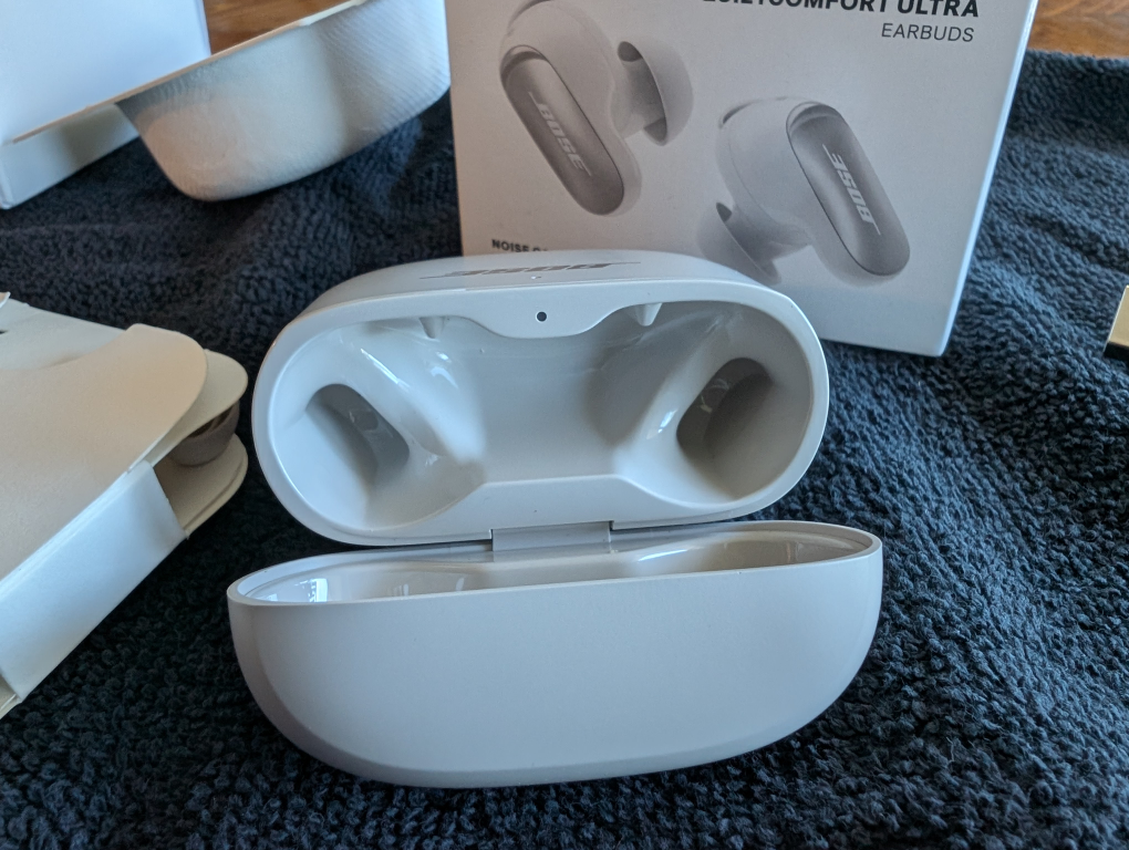 Bose QuietComfort Ultra Earbuds - Like New! - photo 2