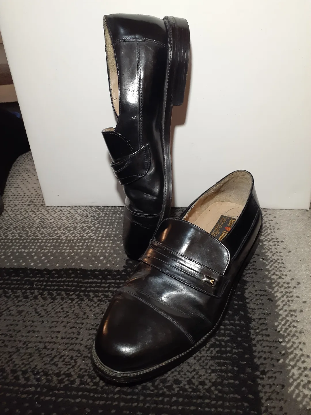 Shoe Penny Island Black Leather Loafers - Size 9 image indicator(2)