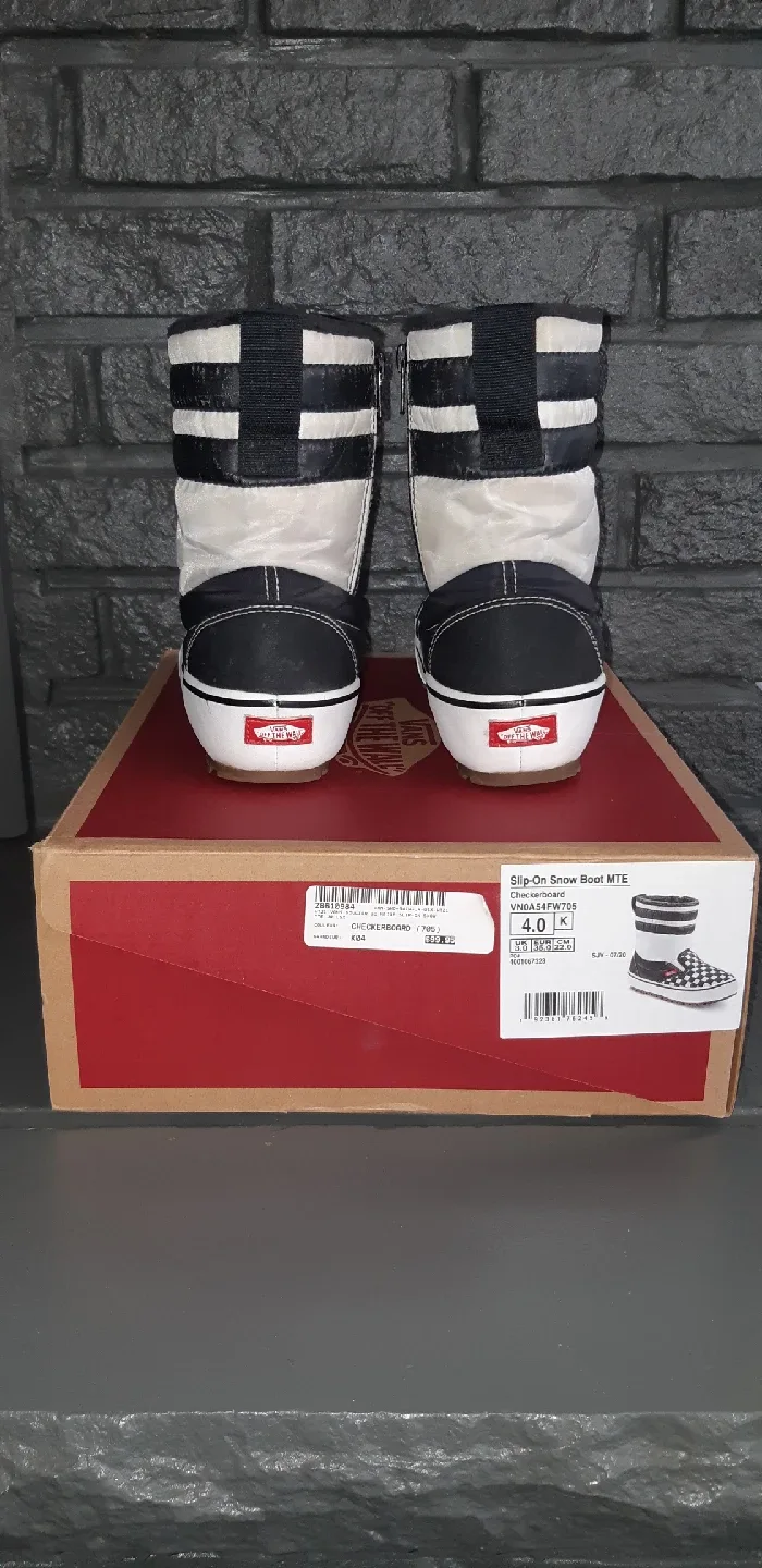 Vans Slip-On Snow Boot MTE Size 4 Kids image indicator(3)