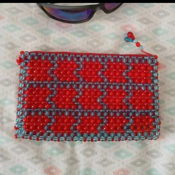 Handmade Beaded Coin Purse - Red & Blue 🥕 thumbnail