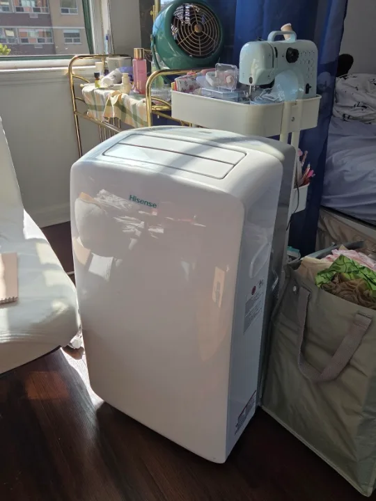 Hisense Portable Air Conditioner 14,000 BTU - Like New!