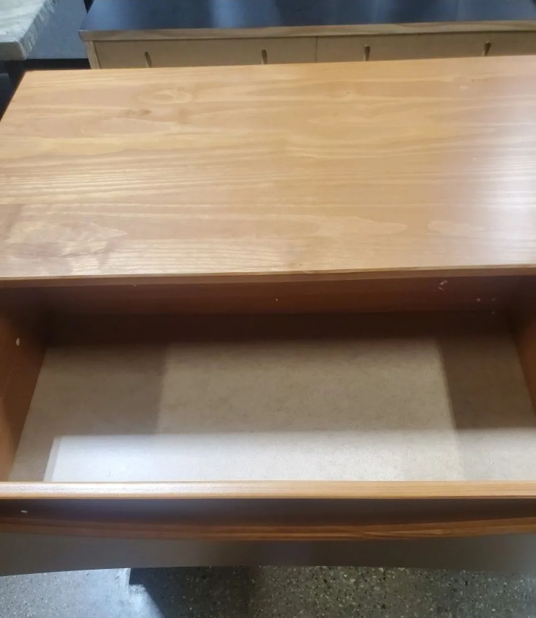 Wooden Dresser with Drawers image indicator(2)