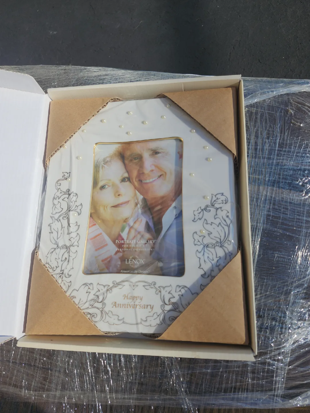 Lenox Portrait Gallery Anniversary Frame - New in Box image indicator(2)