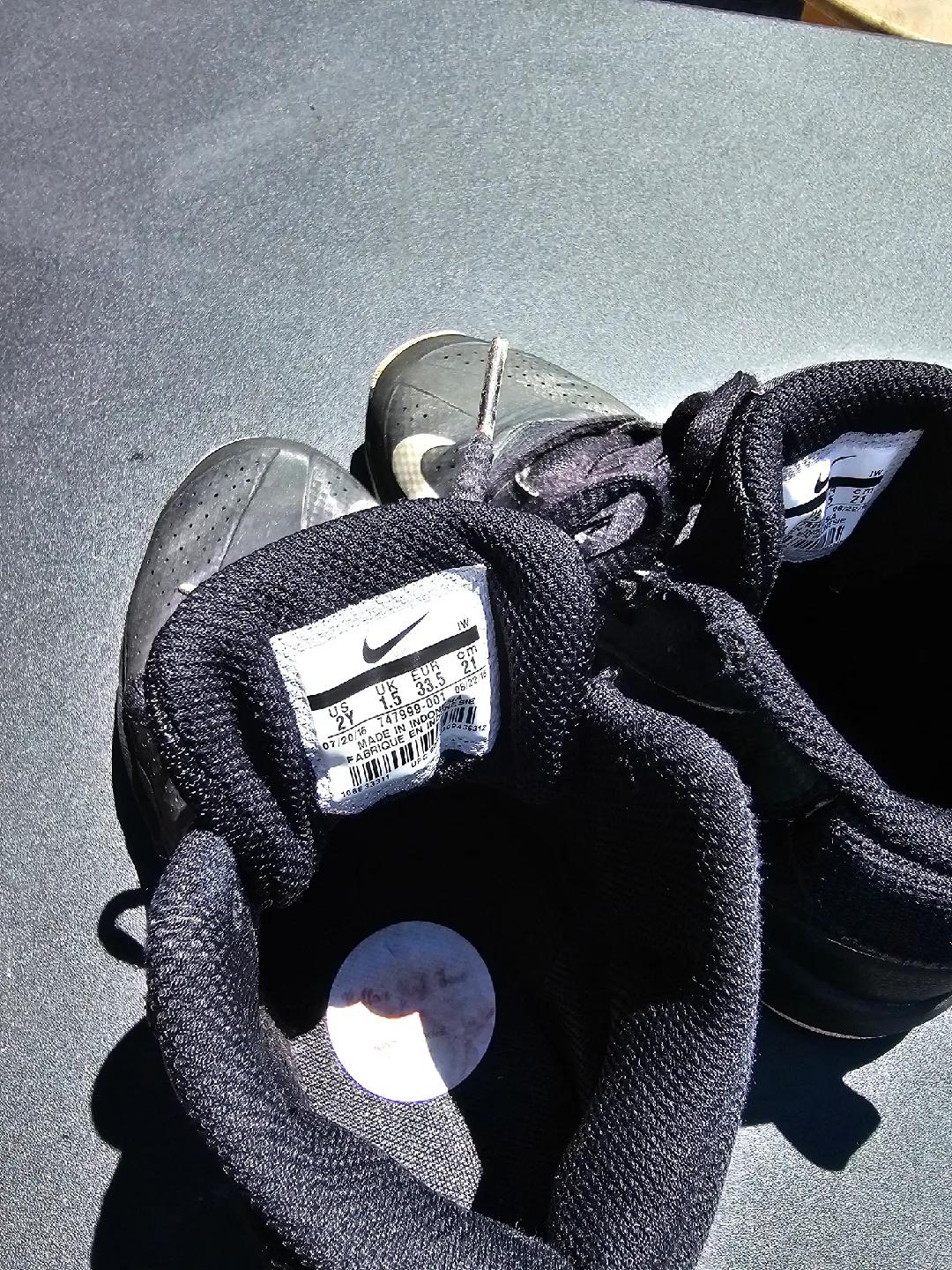 Nike Team Hustle D 9 Black Sneakers - Size 2Y image indicator(4)