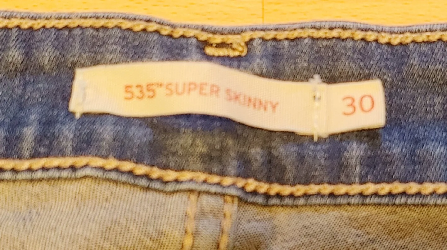 Levi's 535 Super Skinny Jeans - Size 30 image indicator(9)