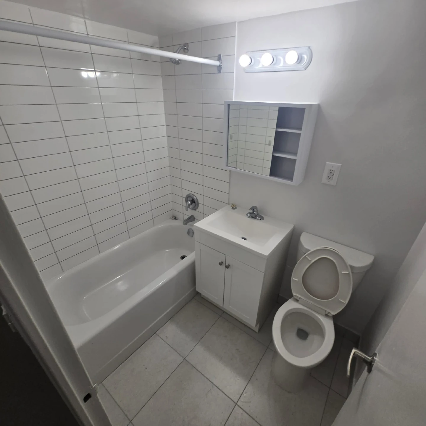 📢 Lease Takeover – 1 Bedroom Apartment (1 month paid) - photo 3