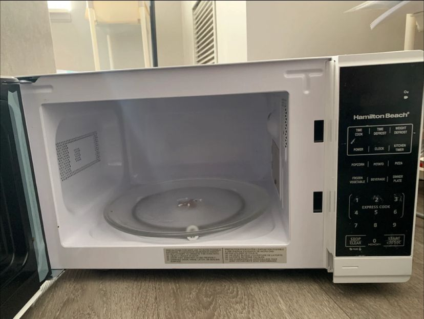 Hamilton Beach Microwave Oven - photo 4