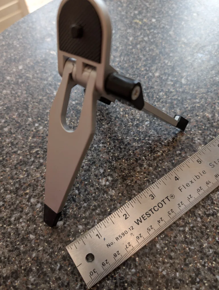 Mini tripod for small digital camera image indicator(2)