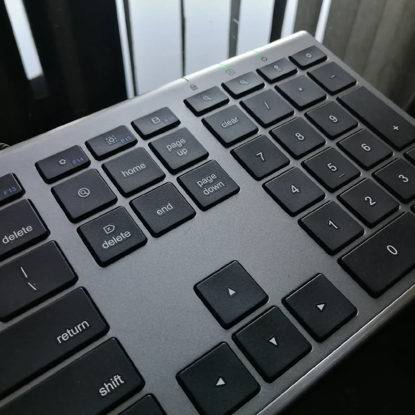 Macally Space Grey Slim Wired Keyboard image indicator(4)