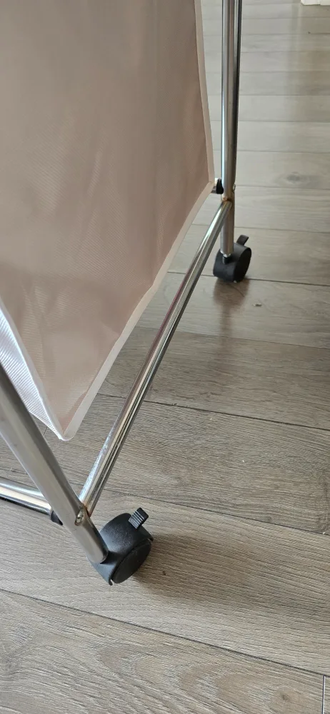 Rolling Laundry Sorter with 3 Removable Bags image indicator(4)