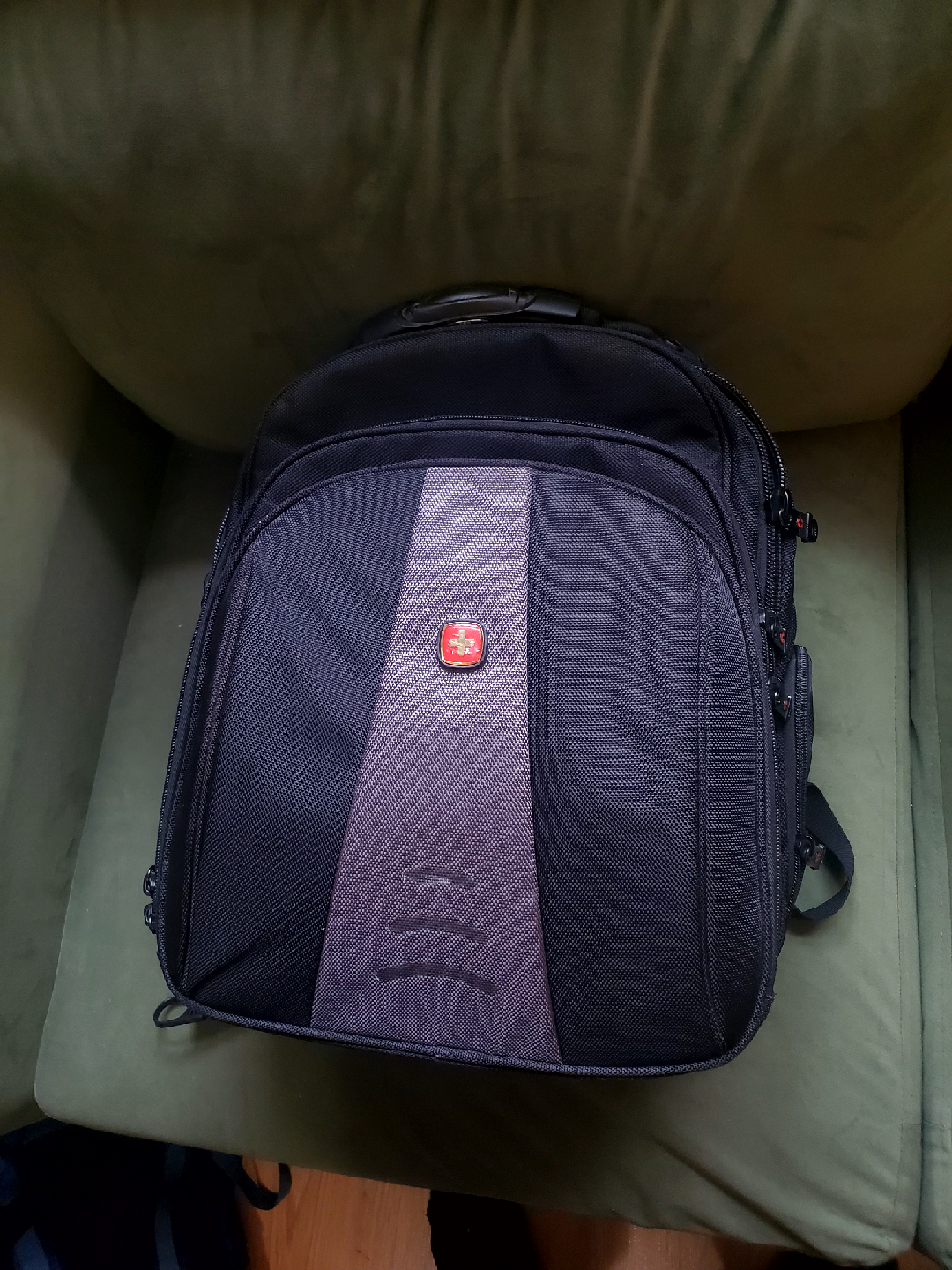 Swiss Gear Black Backpack - photo 2