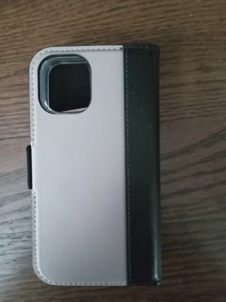 Kate Spade iPhone Case - Like New image indicator(3)