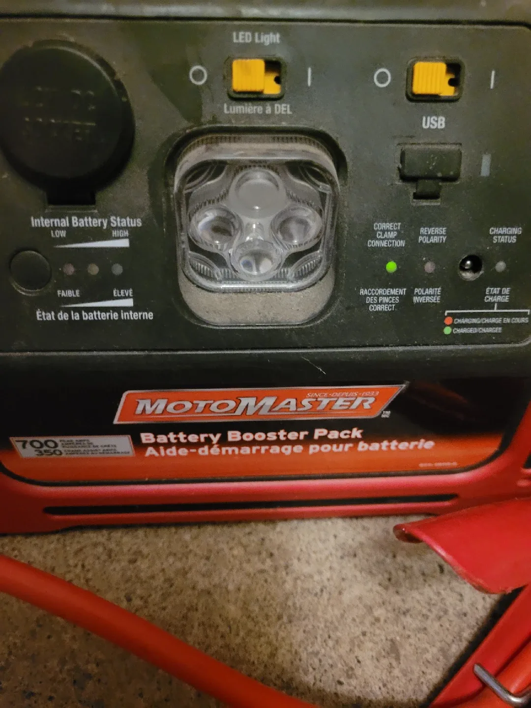 2 MotoMaster 700A Battery Booster Pack image indicator(3)