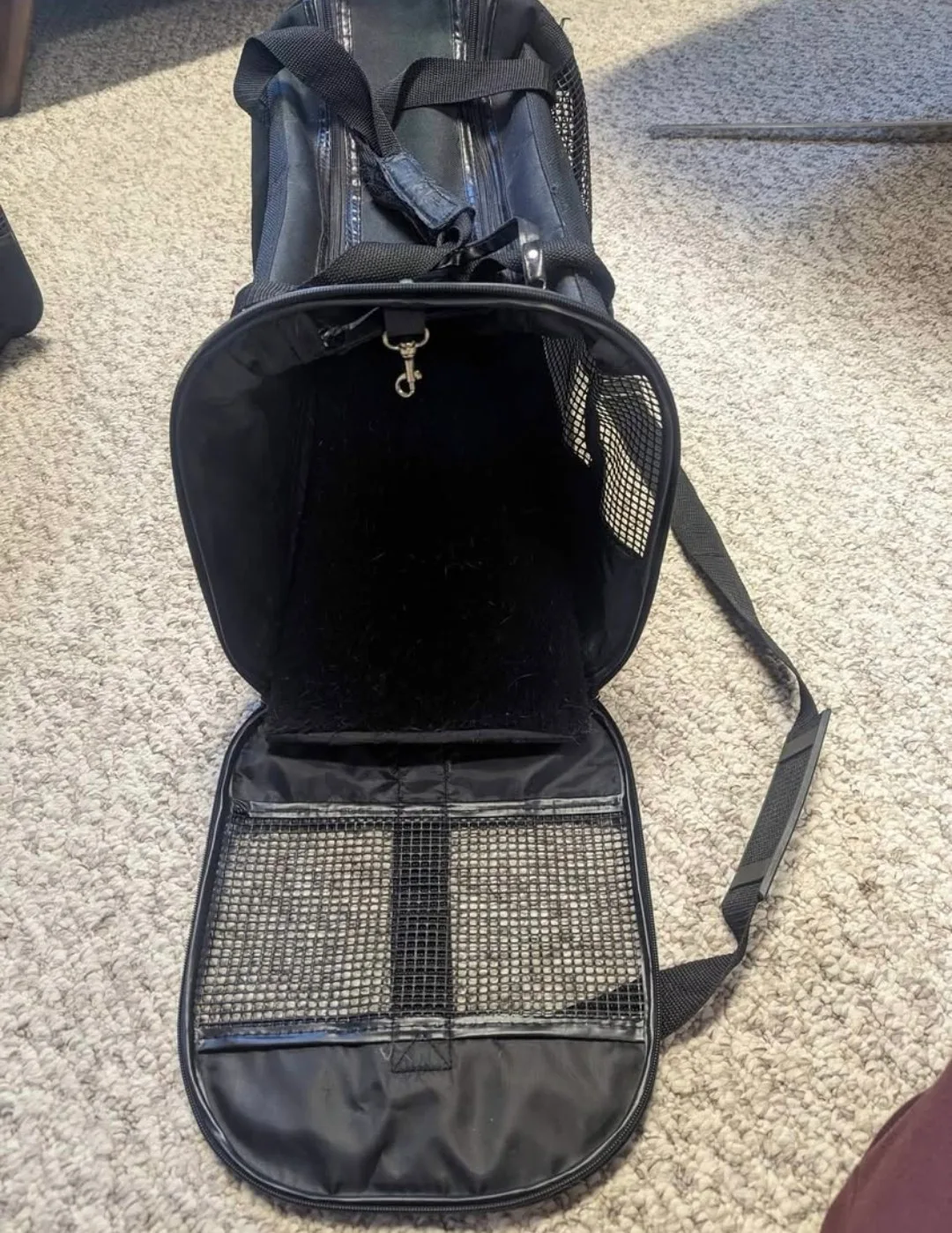 Black Pet Carrier Bag image indicator(4)