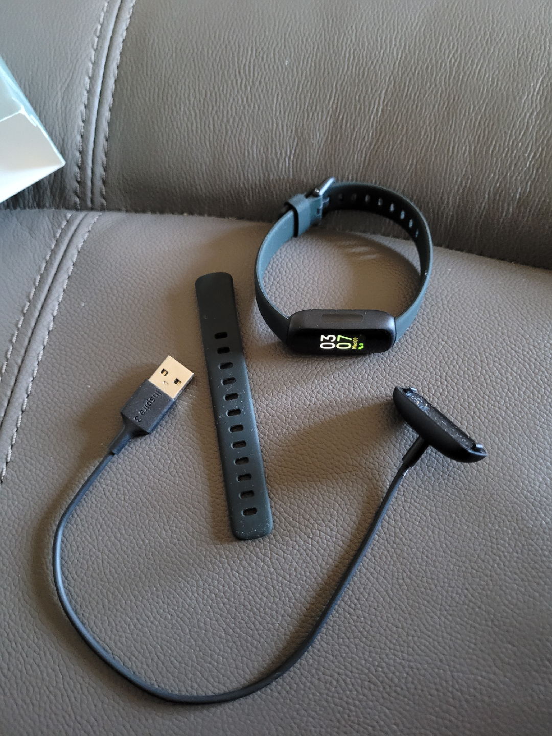 Fitbit Inspire 3 Health & Fitness Tracker - Like New! - photo 2