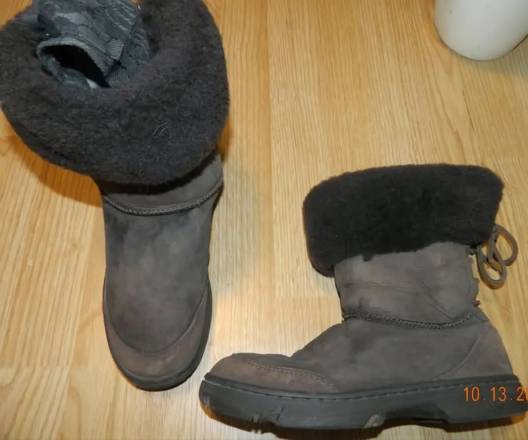 UGG Australia Winter Boots..size 8.. thumbnail