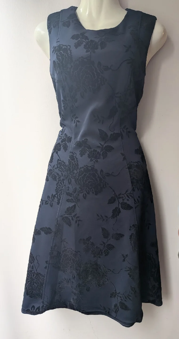 Tommy Hilfiger Blue Floral flocked Dress sz 12 image indicator(9)