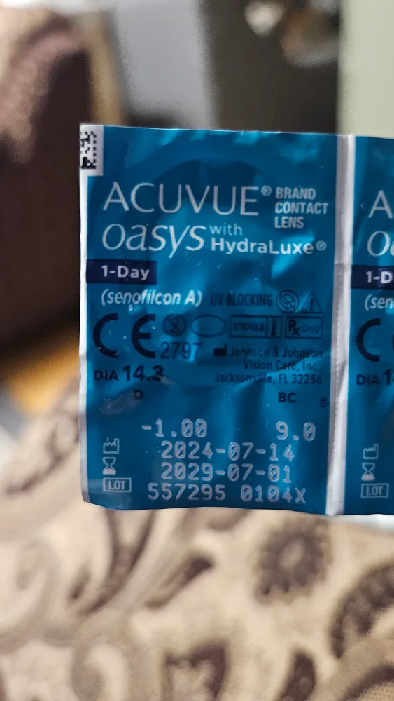 Acuvue Oasys 1-Day Contact Lenses -1.00 image indicator(2)