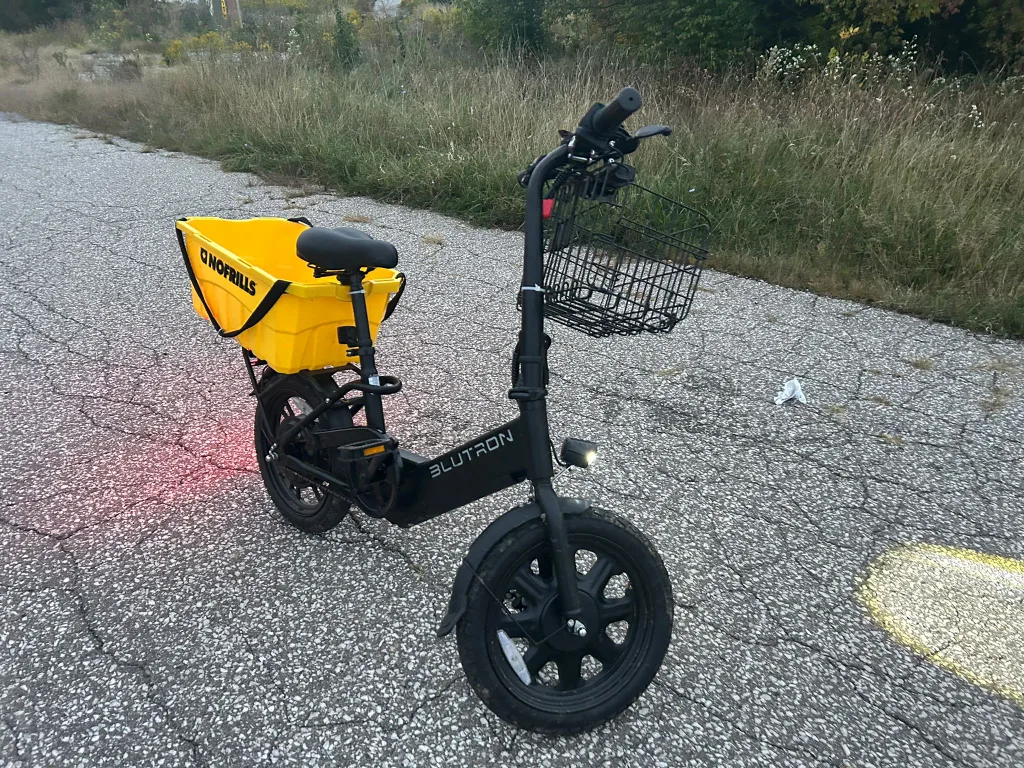 Blutron E-Bike with Basket & Hauler image indicator(3)