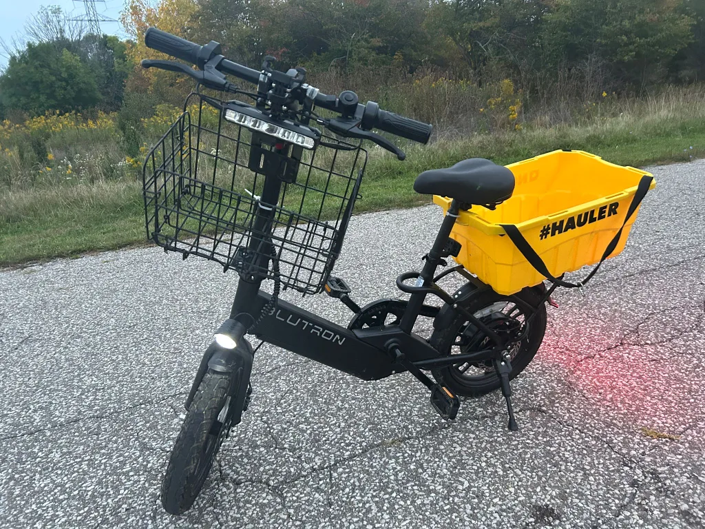 Blutron E-Bike with Basket & Hauler image indicator(5)
