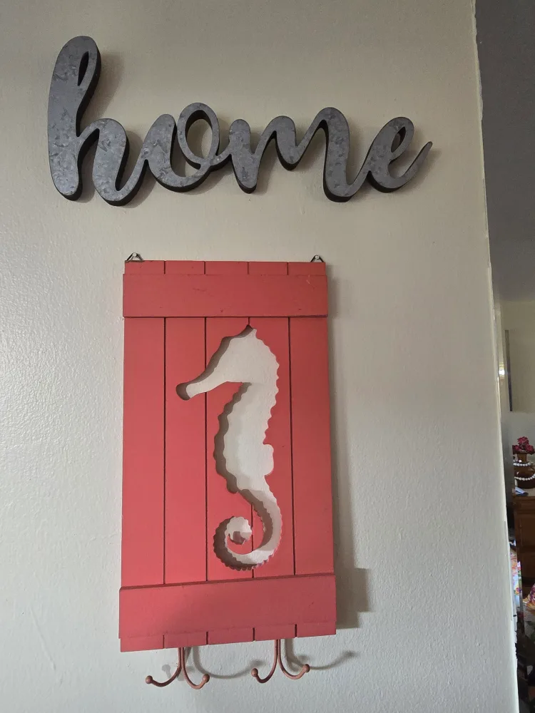 Assorted Home Decor Items image indicator(8)