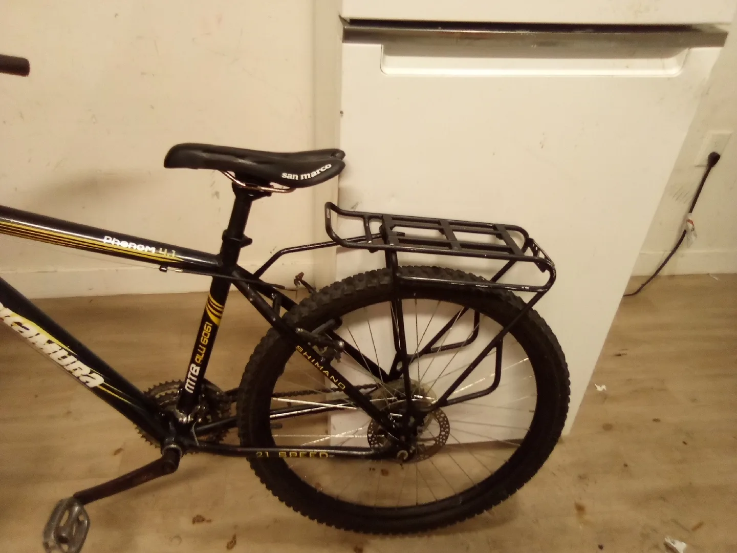 Nakamura Phenom 4.1 Mountain Bike - 21 Speed image indicator(2)