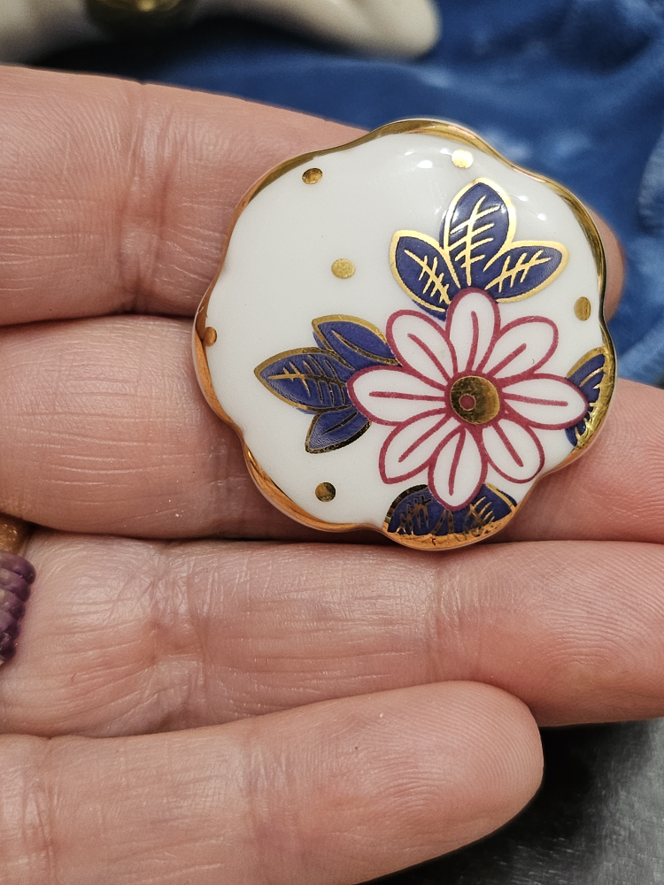 Royal Albert Flower Pin Brooch ceramic - photo 2