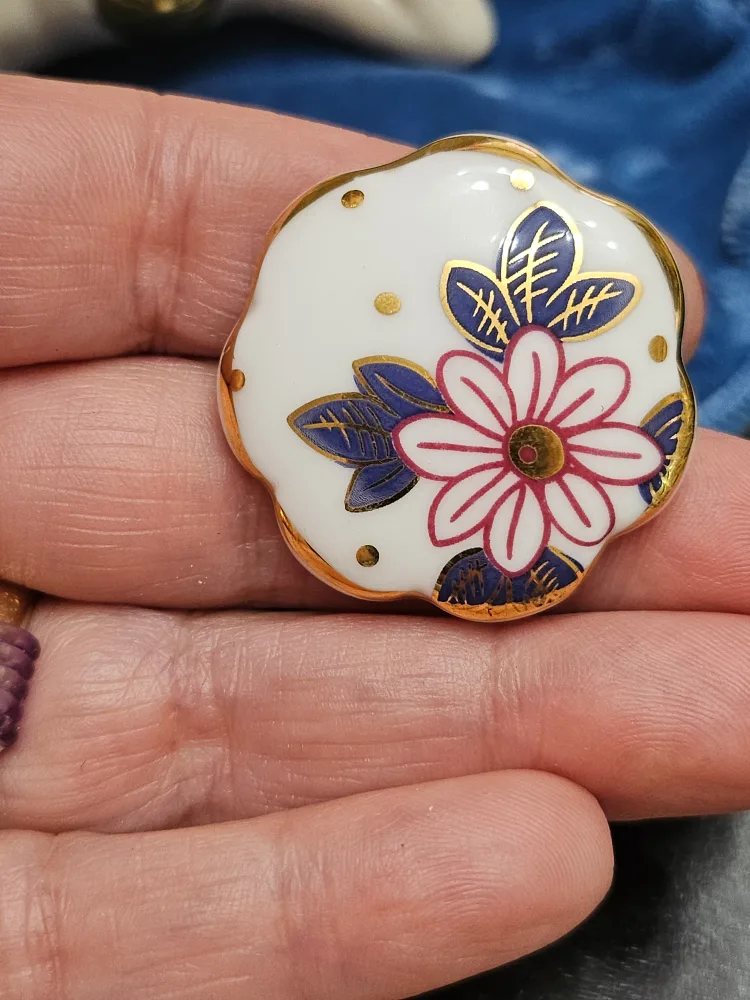 Royal Albert Flower Pin Brooch ceramic image indicator(2)