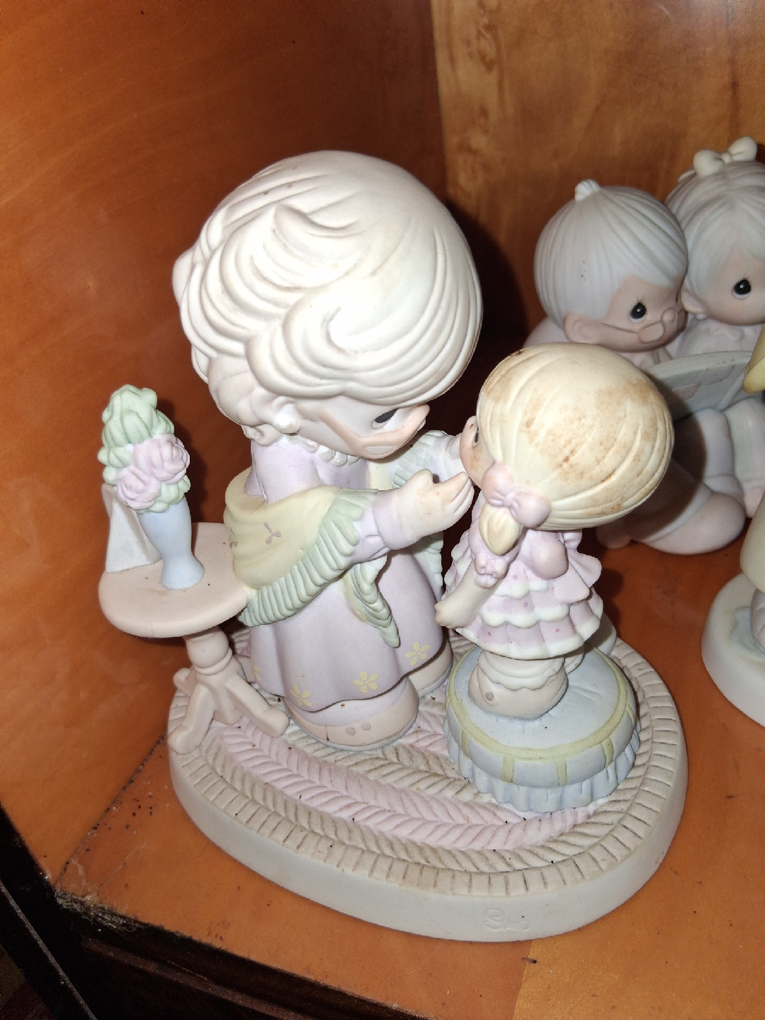 Precious Moments Figurines - photo 2