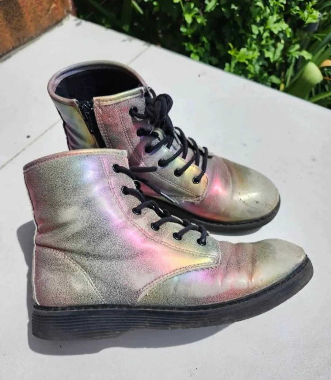 Girls size 3 boots with quick & easy zippers on the sides image indicator(2)