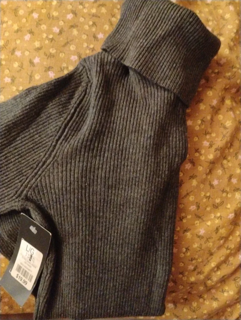 NEW Grey Turtleneck Sweater - Size L/G thumbnail