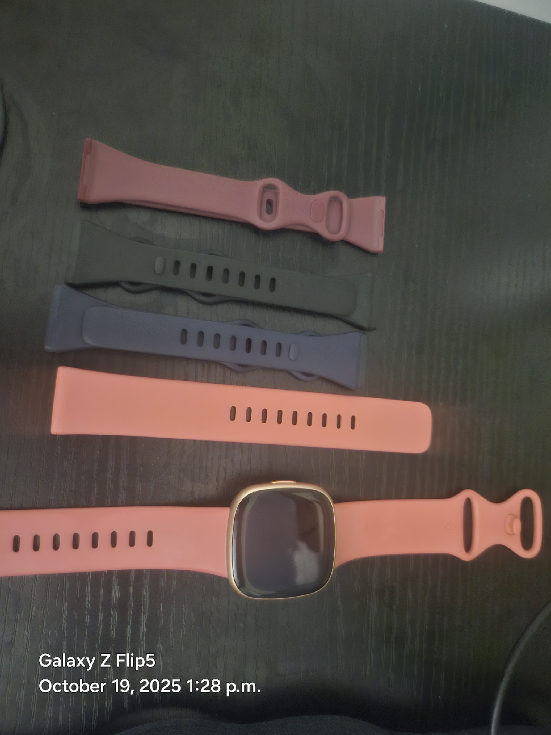 Fitbit Versa 4 with extra bands and charger - photo 2