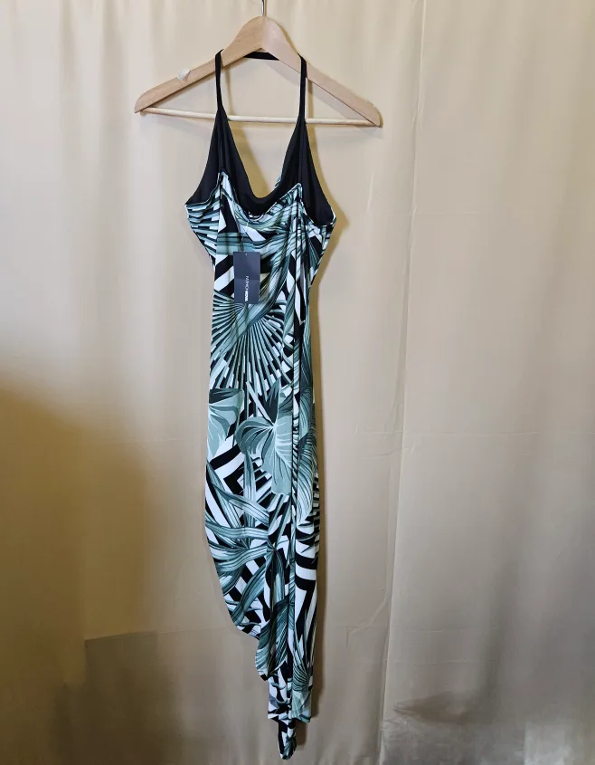 PrettyLittleThing Green Palm Print Ruched Dress image indicator(3)