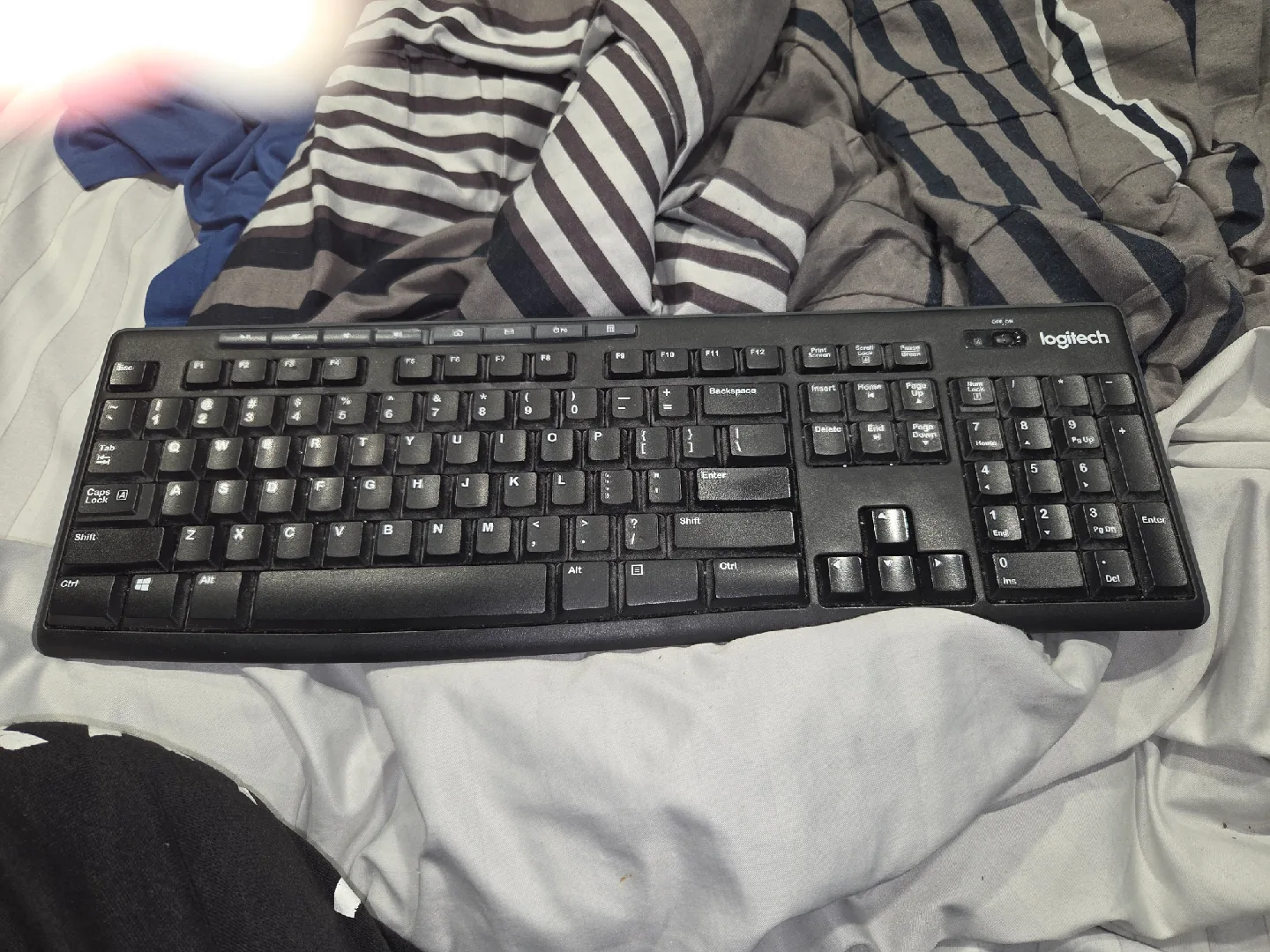 Logitech Keyboard and Mouse Combo image indicator(2)