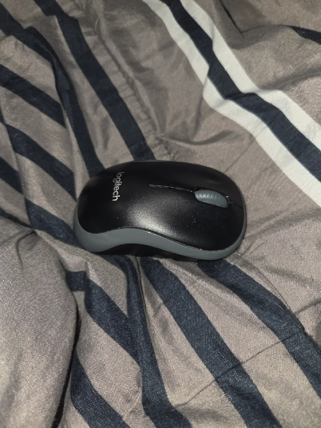 Logitech Keyboard and Mouse Combo image indicator(3)