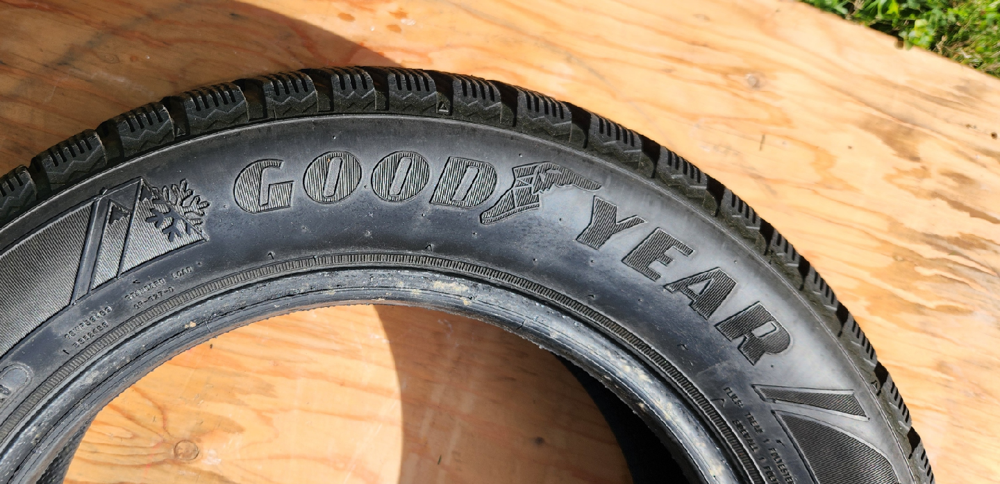 Goodyear WinterCommand Winter Tires - 205/60R16 - photo 4