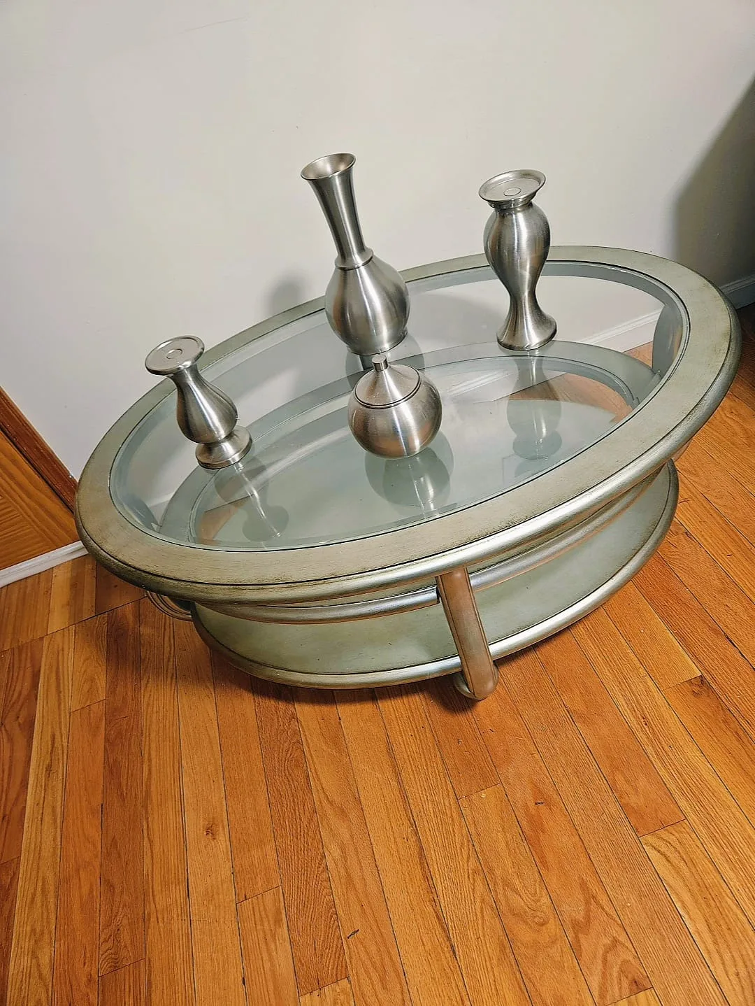 🟢 Glass Top Coffee Table with Silver Vases image indicator(3)