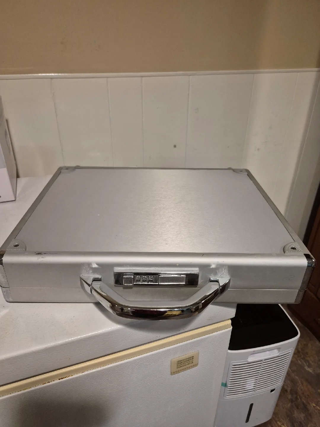 Silver Aluminum Hard Case Briefcase thumbnail