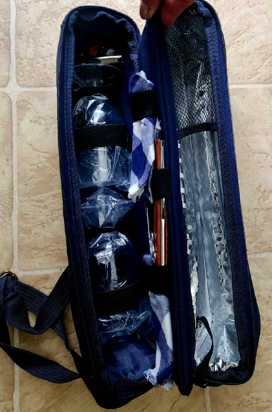 Picnic Set with Rolling Cooler Bag image indicator(2)