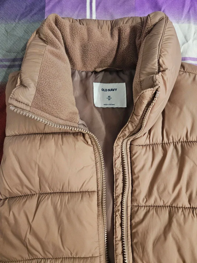 Old Navy Puffer Vest - Size XS image indicator(2)